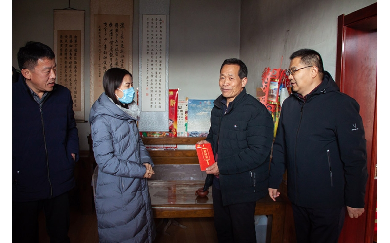 天華實(shí)業(yè)集團(tuán)愛心助學(xué) 慰問大碼頭鎮(zhèn)孤困學(xué)童